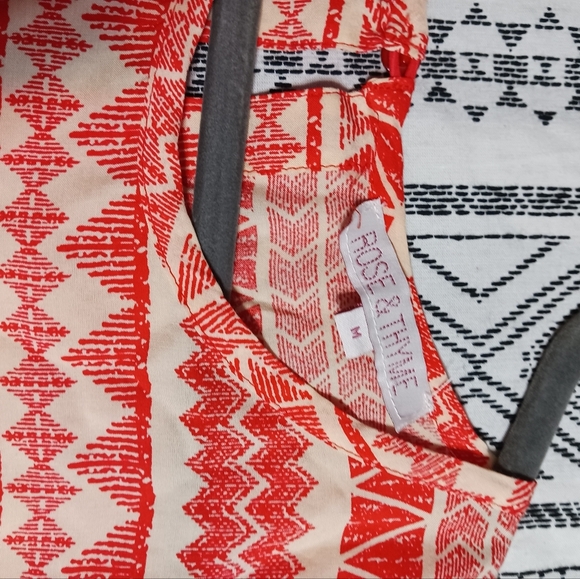 Rose & Thyme Orange/Red & Ivory Shirt Sleeved Shirt w/ Keyhole opening in back - Picture 5 of 9